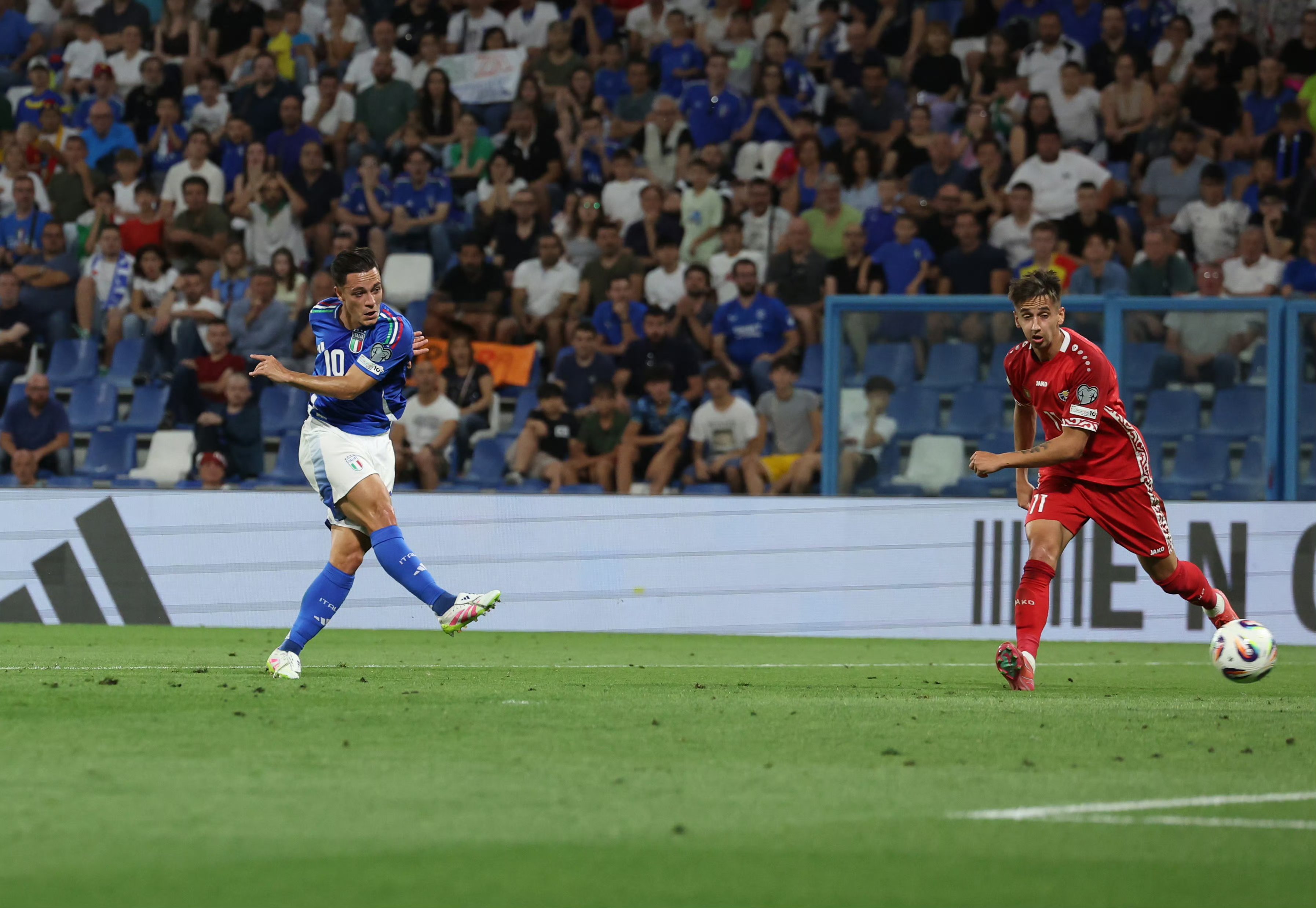 意大利队在比赛中展现出色实力，夺得胜利的简单介绍