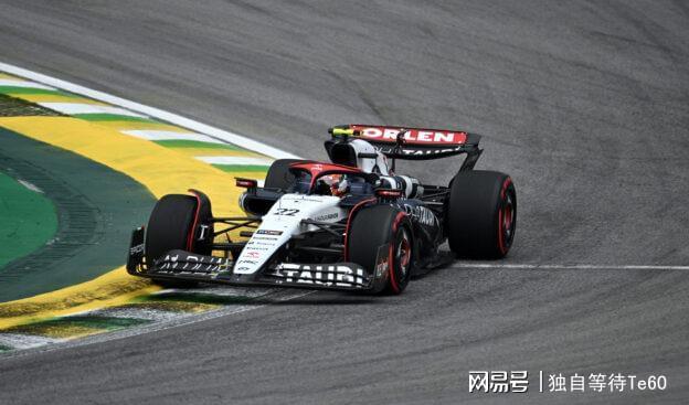 包含红牛车队完胜哈斯车队，阿隆索高光表现的词条