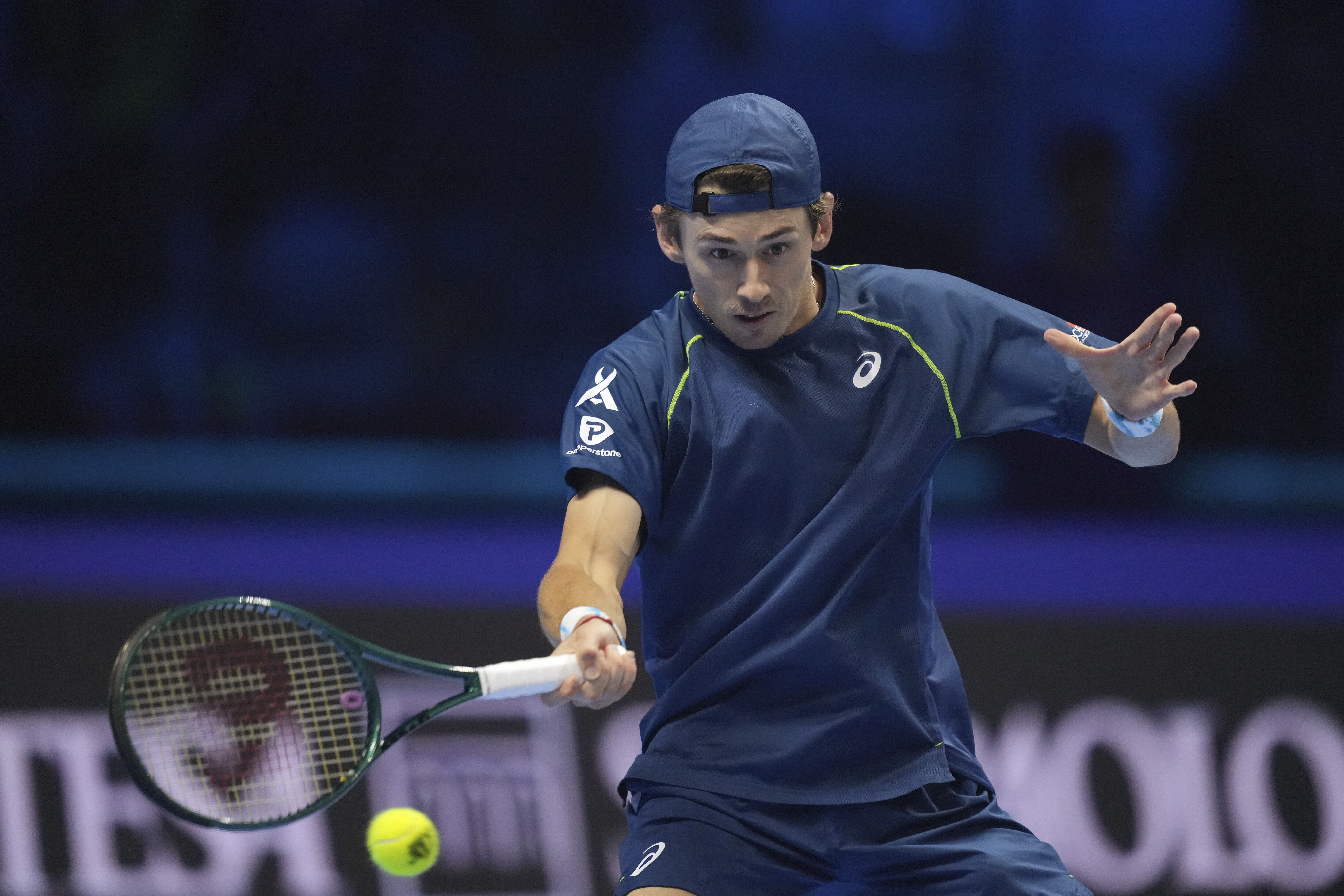 ATP总决赛轻取戴维斯杯，梅德韦杰夫惊艳四座