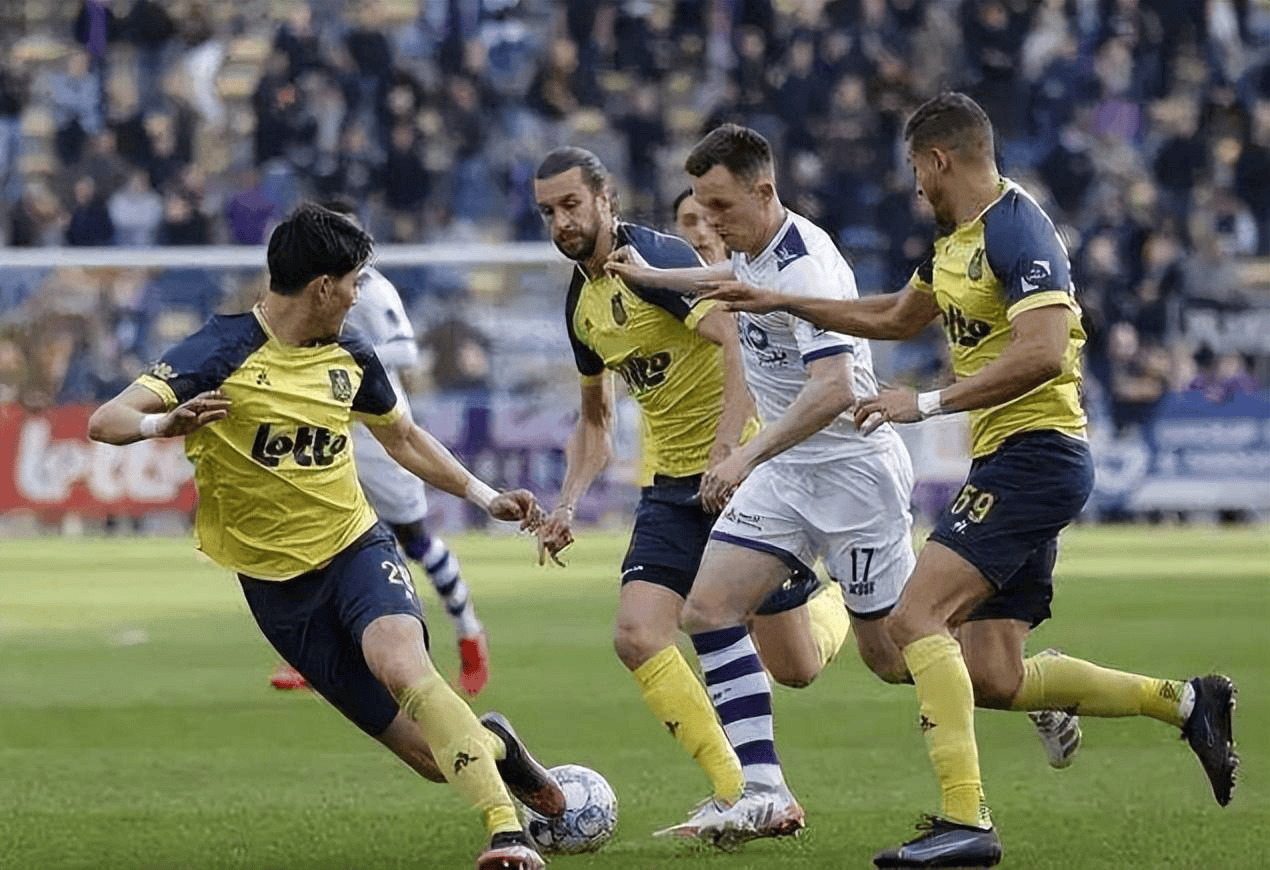 包含PSV埃因霍温胜RB莱比锡，砍倒对手的词条