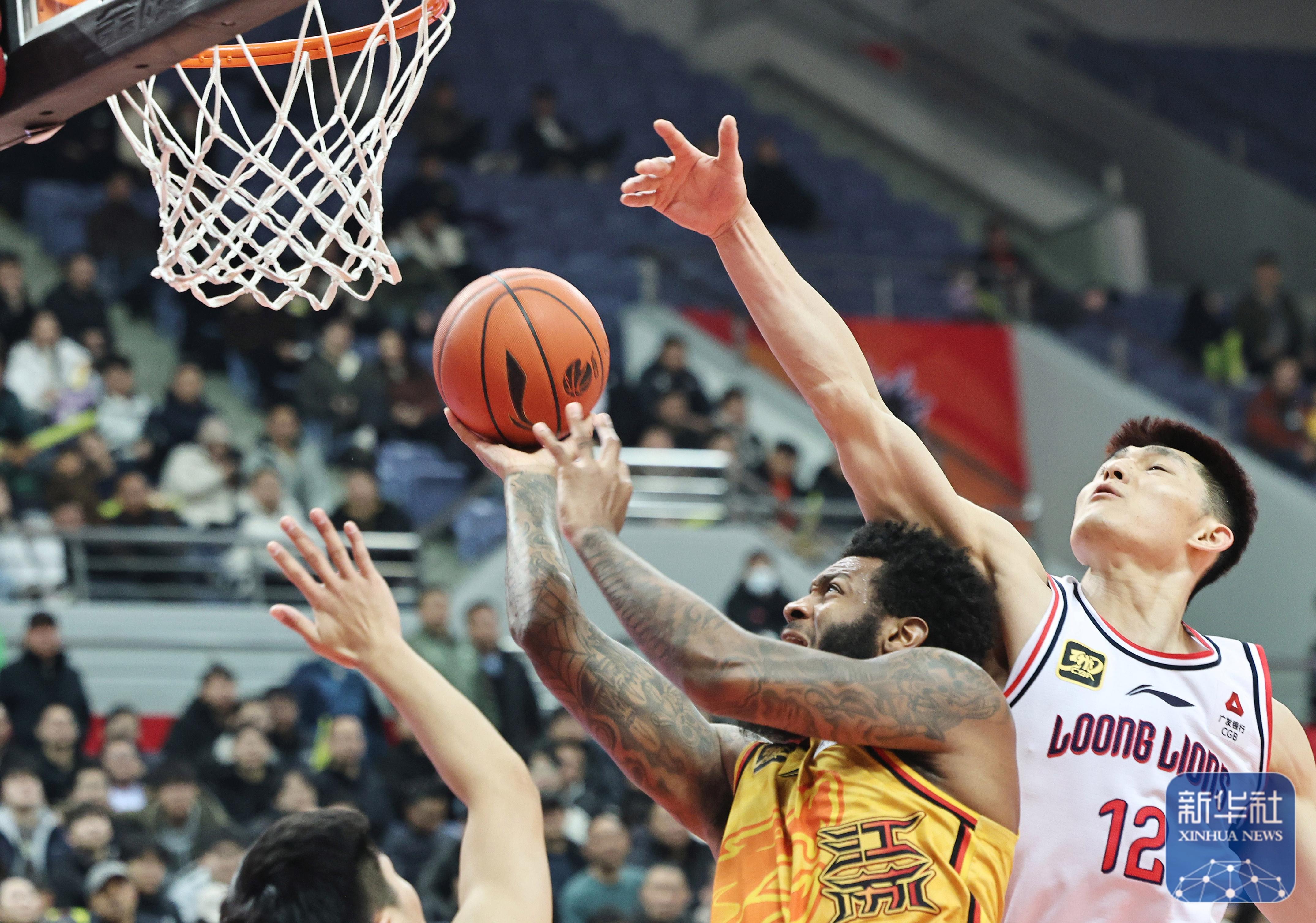 篮球明星频频在外国篮球场上获得胜利的简单介绍