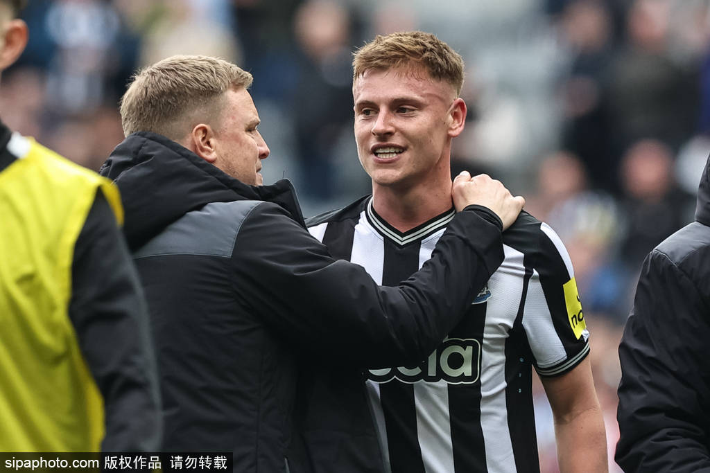 弗莱克成功破门，帮助球队取得关键胜利的简单介绍