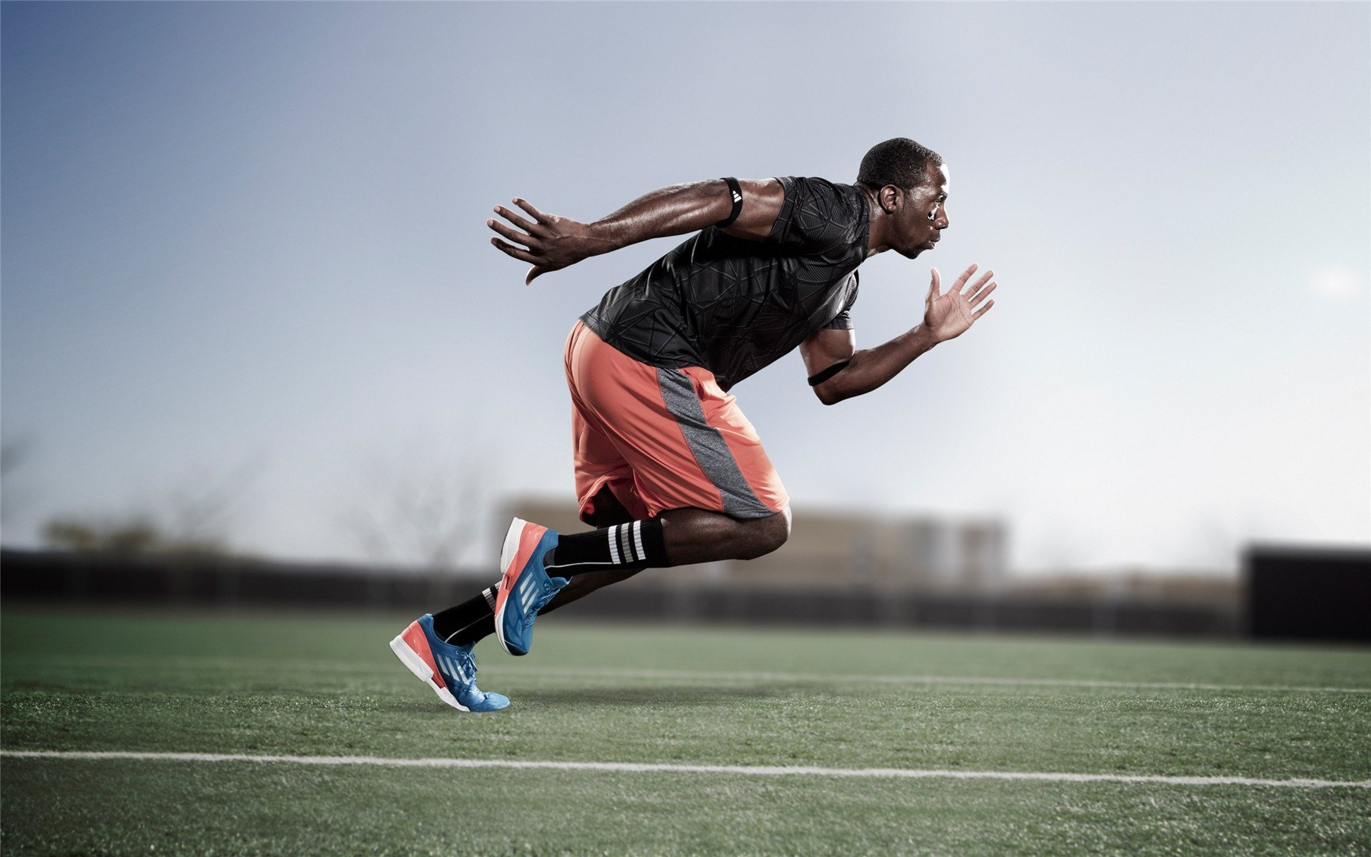 街道上的活塞，F1引擎轰鸣中的篮球变奏