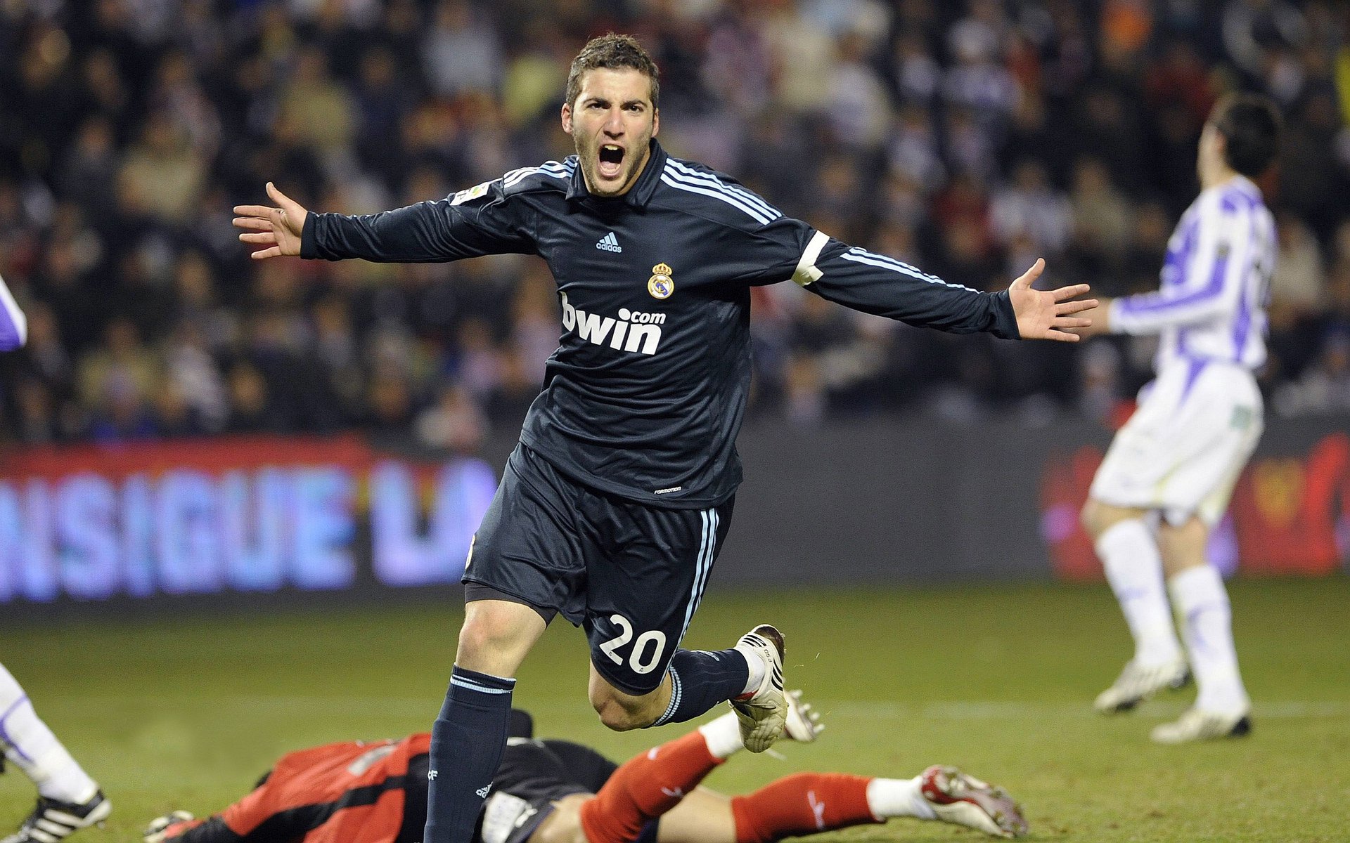 圣城新王登基夜，乔治完美发挥，马刺用雄鹿的血淬炼未来