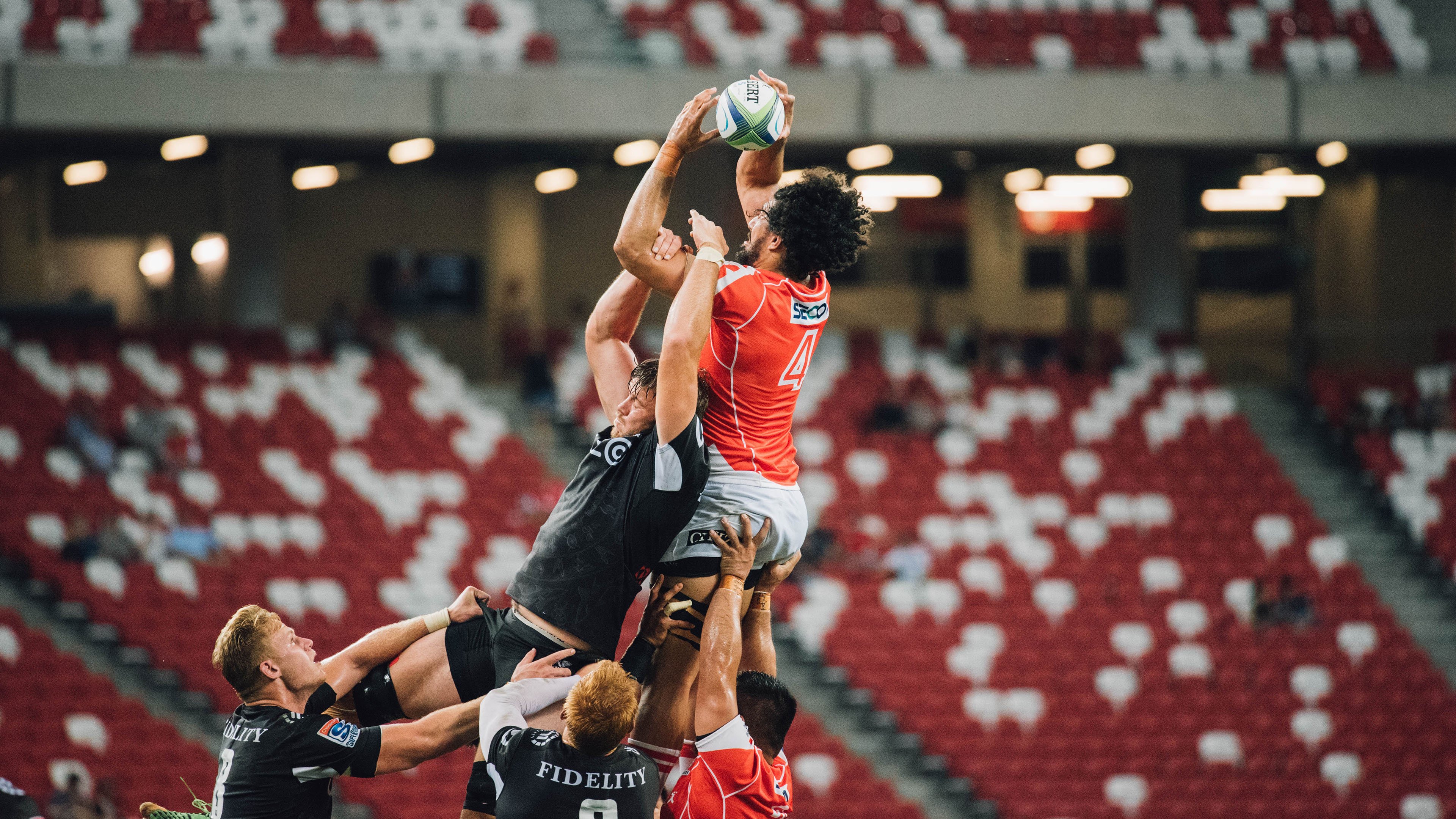 横扫与点燃，当公牛的铁蹄踏过爵士，伦纳德在另一片赛场燃烧